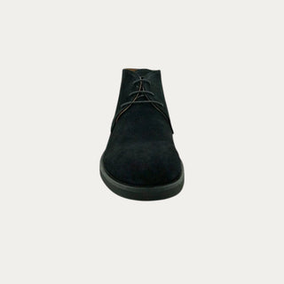 BOTIN ATADO ANTE NEGRO