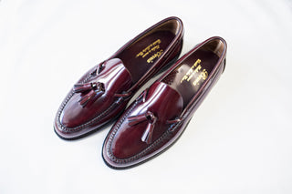 MOCASIN DE PIEL BORLAS BURDEOS.