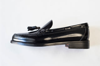 MOCASIN DE PIEL BORLAS NEGRO.