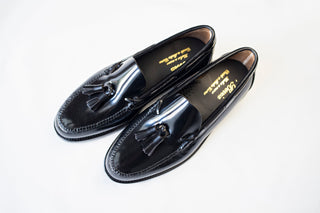 MOCASIN DE PIEL BORLAS NEGRO.