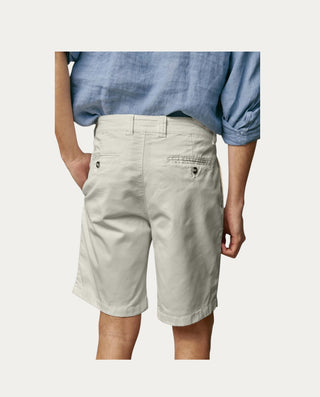 Beviá beige chino shorts for men, made from cotton with elastane for comfort and movement. Ideal for spring/summer.