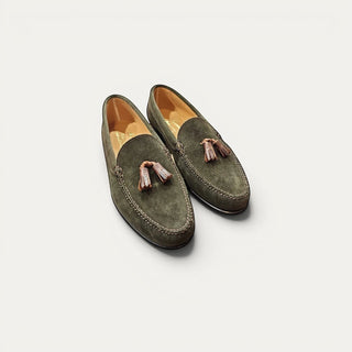 Par de mocasines de ante verde con borlas para hombre Beviá, zapato artesanal de piel fabricado en España